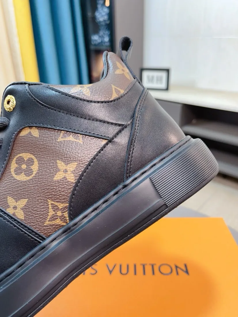 Ex-factory price 438🌹🌹【LOUIS VUITTON】Same style on Louis Vuitton* official website🚹Men's high-top casual shoes❤️Same style as popular celebrities and big names ~ Best-selling at home and abroad Lv focuses on the checkerboard series...Imported first-layer cowhide with special fabrics➕Full sheepskin lining➕Brand-specific hollow outsole💎Produced by OEM The highest version🔍🔍Number of codes: 38-44,